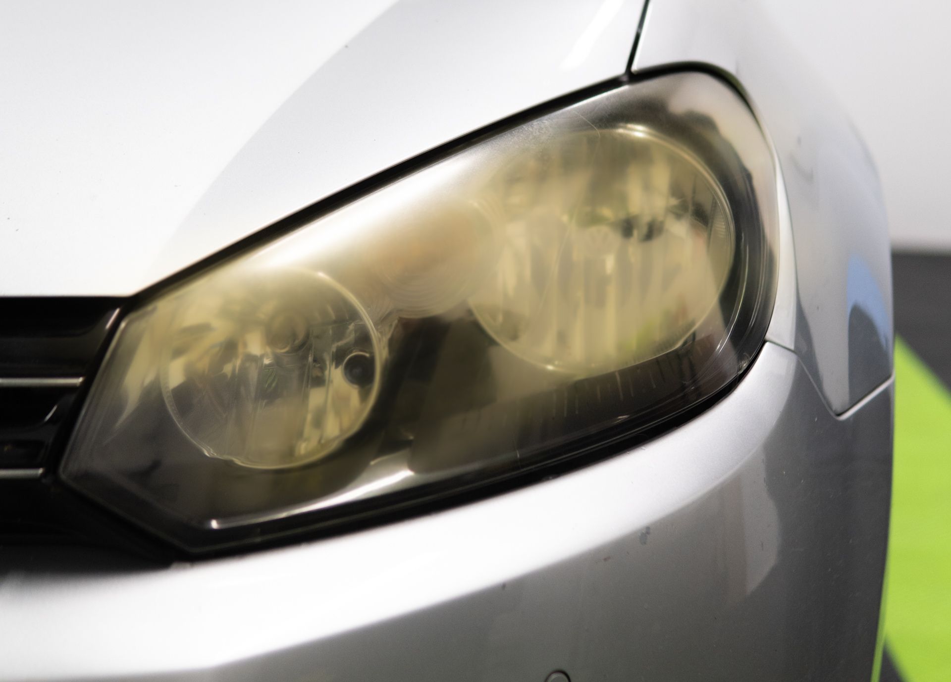 Comment nettoyer et rénover les phares de votre voiture ? - Blog gs27
